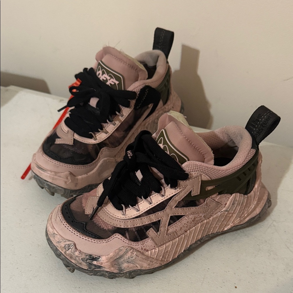 Stylish Kids Sneakers in Pink and Black